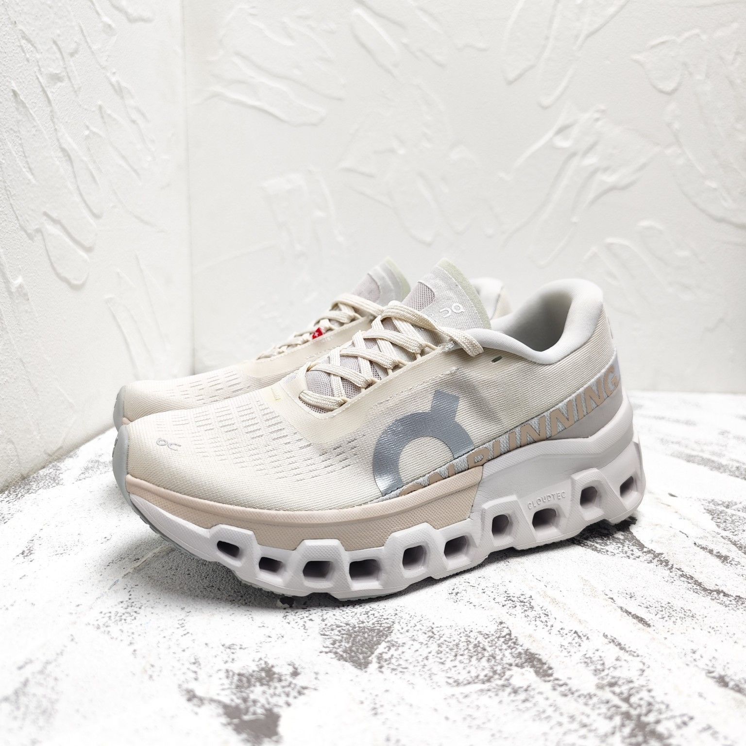 【中古美品】on ランニングシューズ（Cloudmonster／26cm） 楽天市場】on cloudmonster オン クラウドモンスター スニーカー