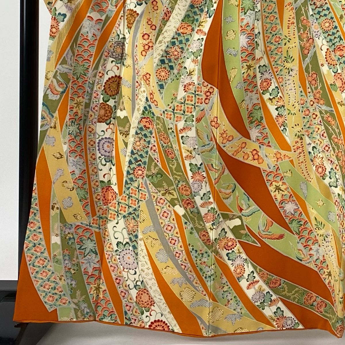 397 振袖フルセット 正絹 オレンジ 黒 橙 総柄 金彩 駒刺繍 トールサイズ 397 振袖フルセット 正絹 オレンジ 黒 橙 総柄 金彩 駒刺繍