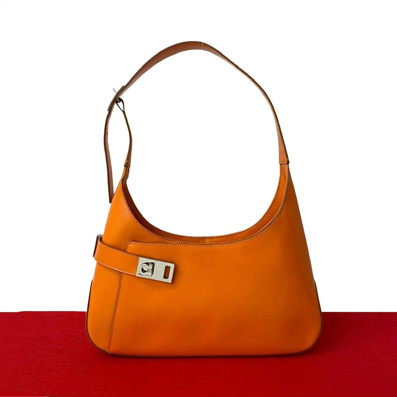 極 美品 Salvatore Ferragamo サルヴァトーレフェラガモ ガンチーニ 