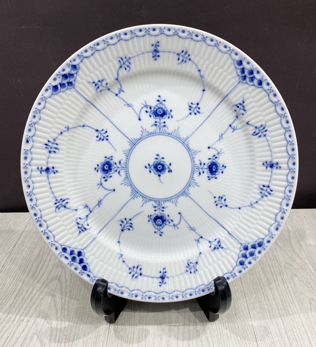 ロイヤルコペンハーゲンブルーフラワーハーフレースプレート27cm ブルーフルーテッド ハーフレース プレート 27cm|ロイヤル