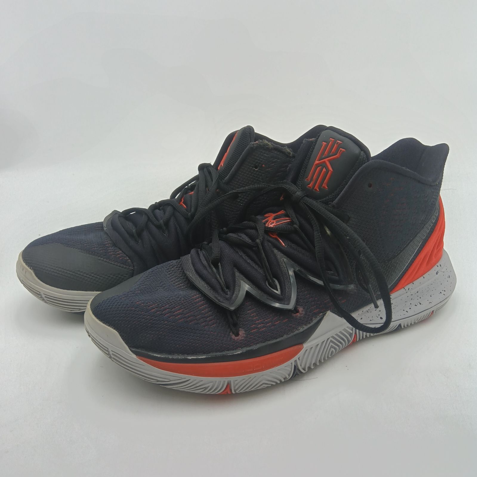 Nike Kyrie 5 スニーカー ブラック/レッド