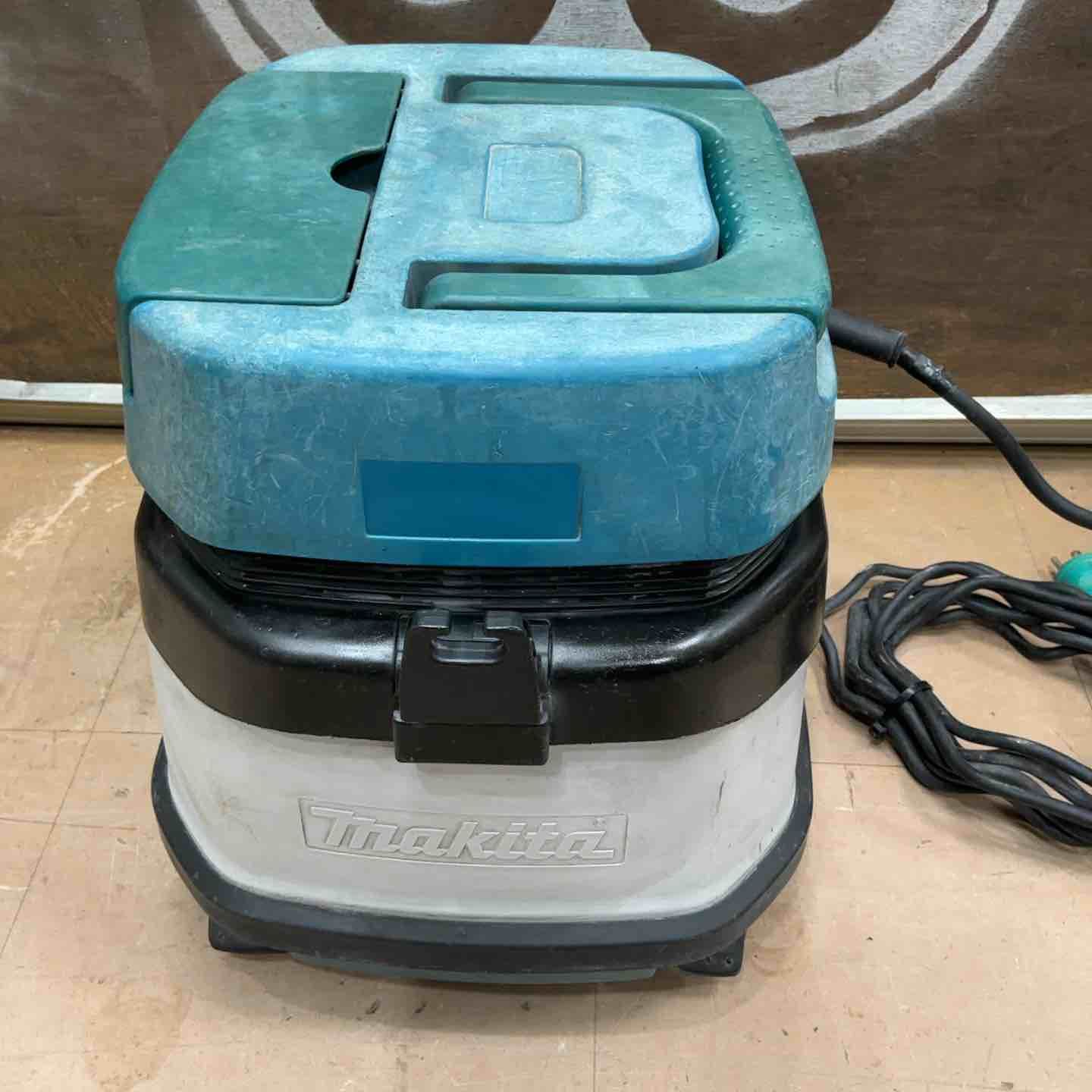 マキタ　makita  集じん機 乾式専用 業務用 484 ☆マキタ(makita) 集じん機 乾式 484(P)【草加店】 - メルカリ