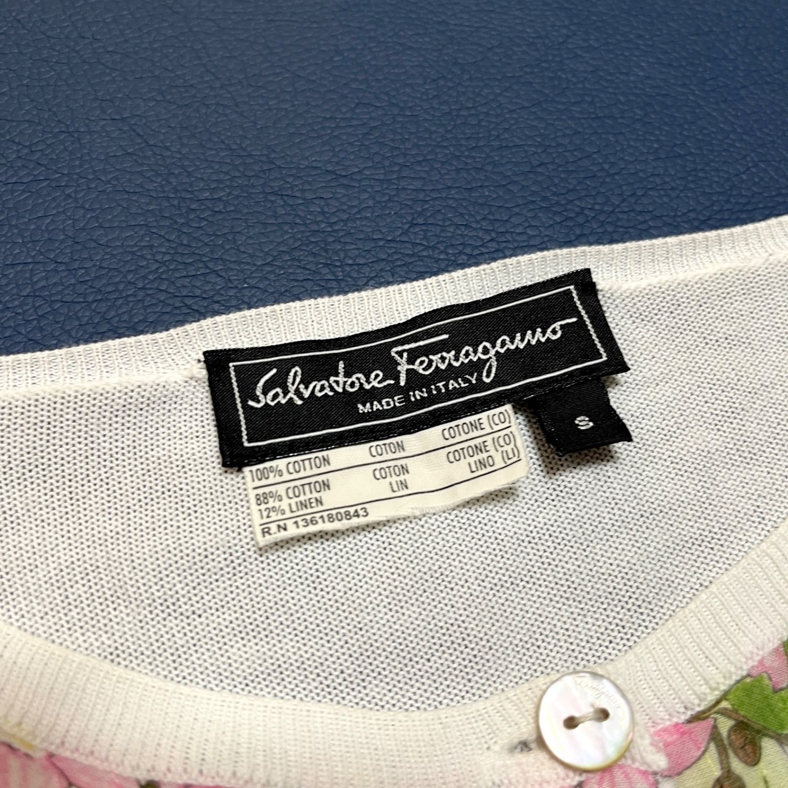 Salvatore Ferragamo フラワープリント 半袖カーディガン cE36 Salvatore Ferragamo 花柄シフォンドッキングカーディガン