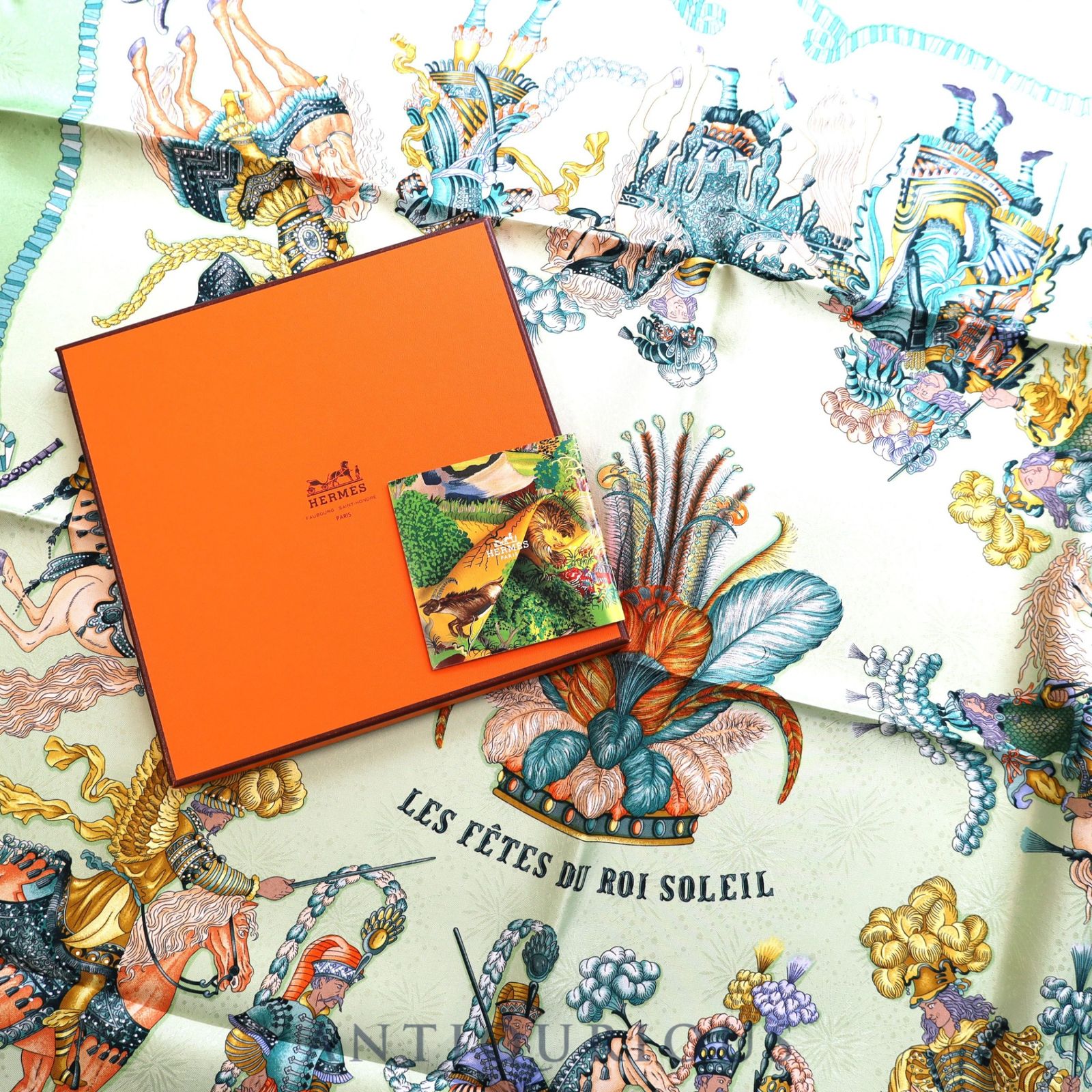 エルメス HERMES 【地紋入り】 スカーフ　カレ90 太陽王の祝典 エルメス HERMES スカーフ カレ90 太陽王の祝典