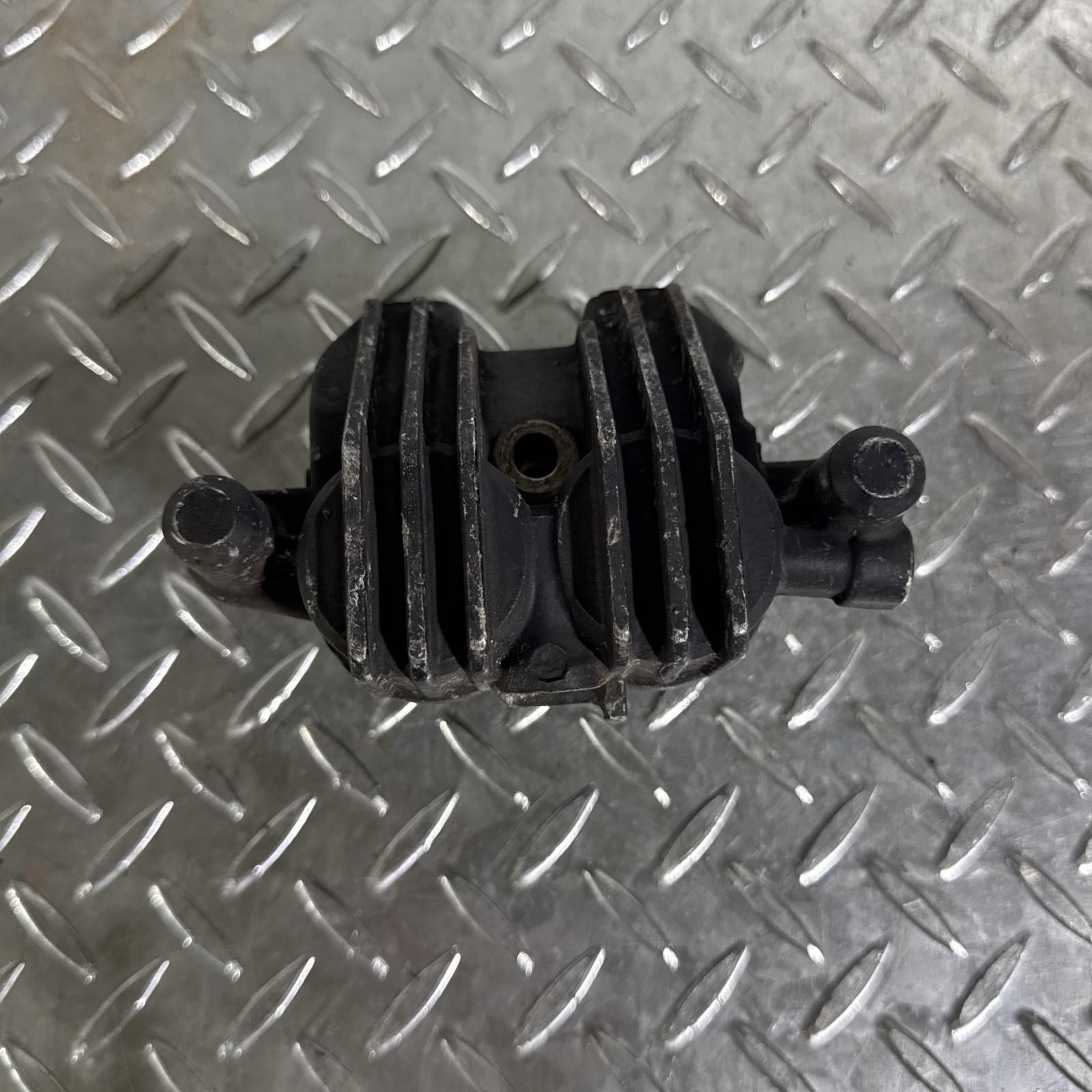 HONDA CBX400F フロントキャリパー 左 34パイ ホンダ [M-250401-58] HONDA CBX400F フロントキャリパー 左 34パイ ホンダ