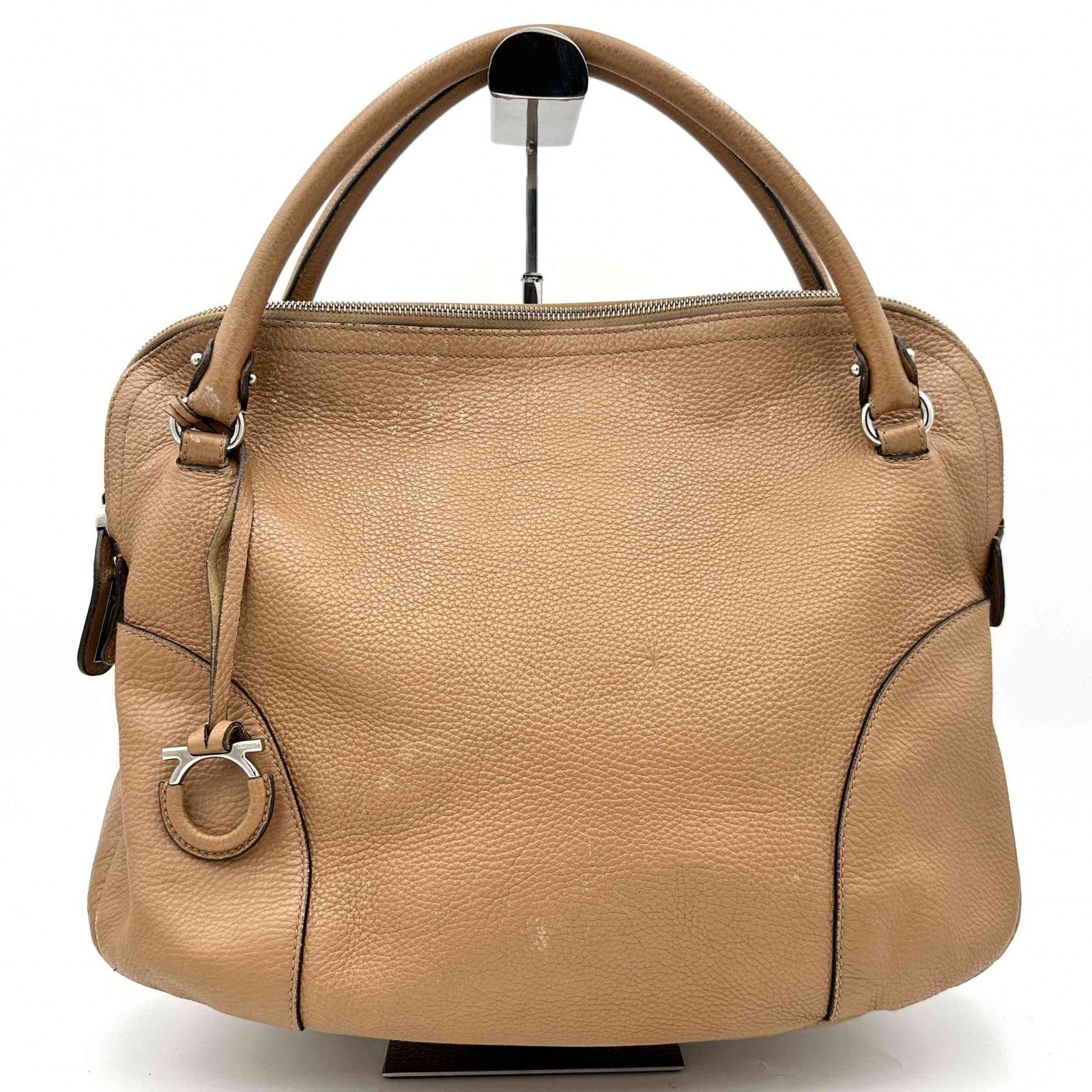 Ferragamo ブラウンレザー ハンドバッグ Ferragamo Hug レザーハンドバッグ S | ブラウン | FARFETCH JP