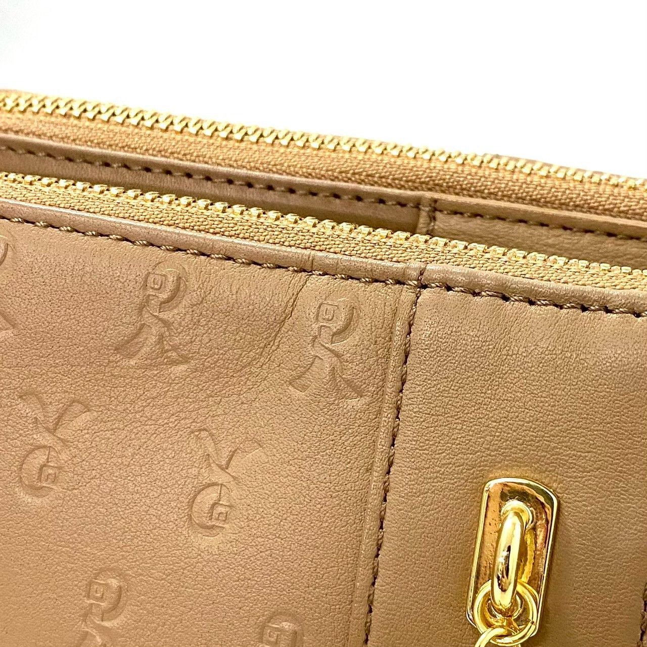 【美品】ロベルタディカメリーノ ミヌエット シルキーシナモン 美品]ロベルタディカメリーノ ミヌエット ショルダーバッグ