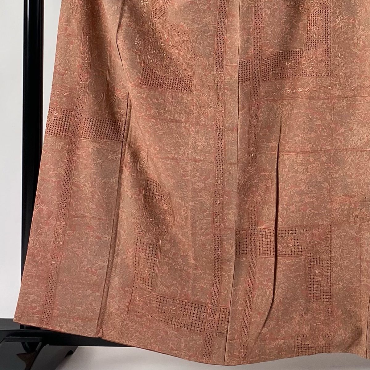 小紋 身丈160cm 裄丈67cm M 袷 華文 幾何学模様 刺繍 灰桜 正絹