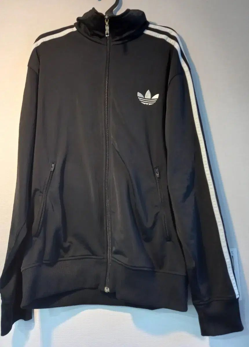 【雷市場（ポンジャン）商品韓国直送】 adidas(アディダス) ファイヤーバード 黒 白×黒 トラックトップス ジャージ ジャージ ジップアップ 110 ／ XXL