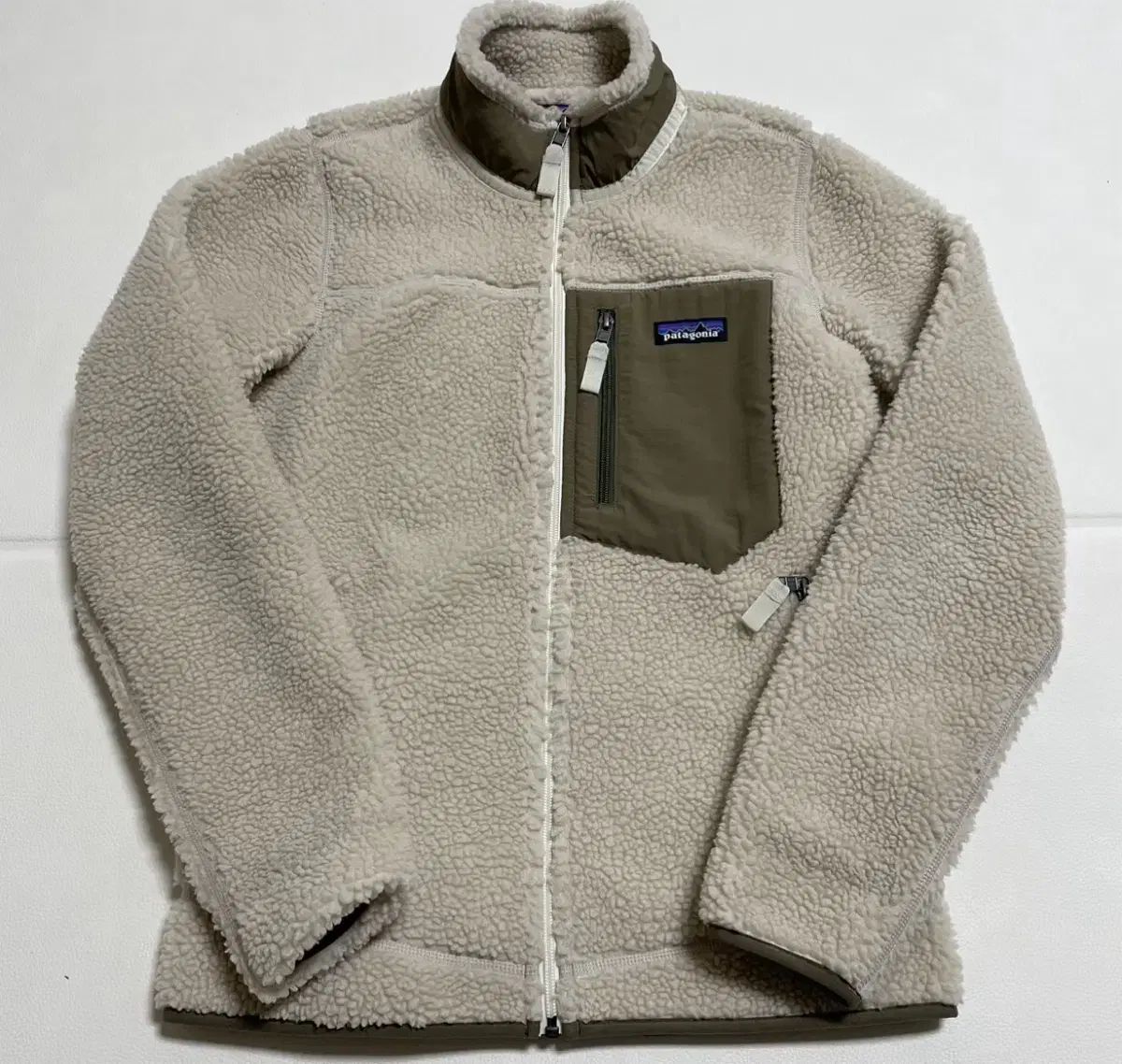 patagonia そびえる パタゴニア レトロX ペリカン