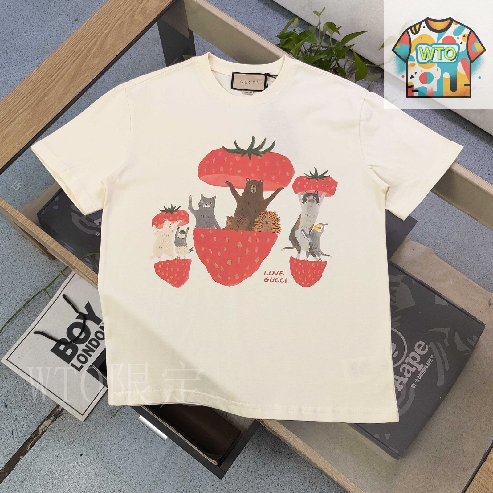 今日特価】GUCCI 2025 ストロベリー動物園柄ロゴ T-1 - メルカリ