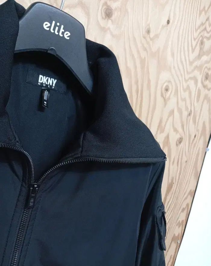 DKNYゴルフ ブルゾン 後シャーリング ジップアップ ジャケット