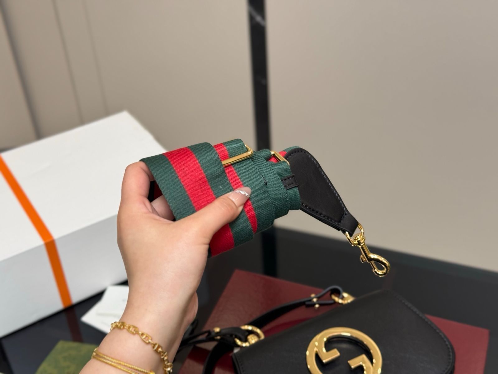 ◆1-3日でお届け◆関送込【GUCCI】Blondie*レザー*ミニバッグ 今日特価】Gucci Blondie ショルダーバッグ（12.9cm）-MM輸入