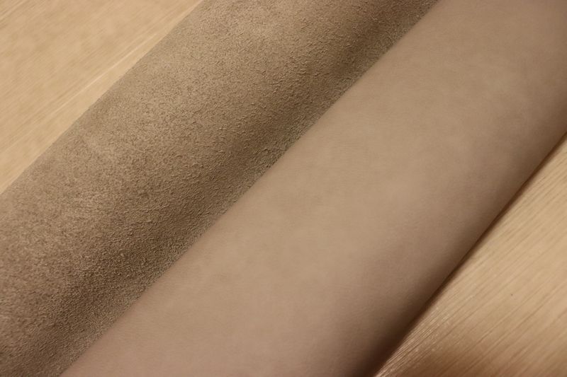 動作OK アイスグレー 287ds クロム革 牛革 イタリア レザー アンチック加工 はぎれ 一枚革 レザークラフト 革 皮 本革 diy 生地 材料 MAX90％オフ！