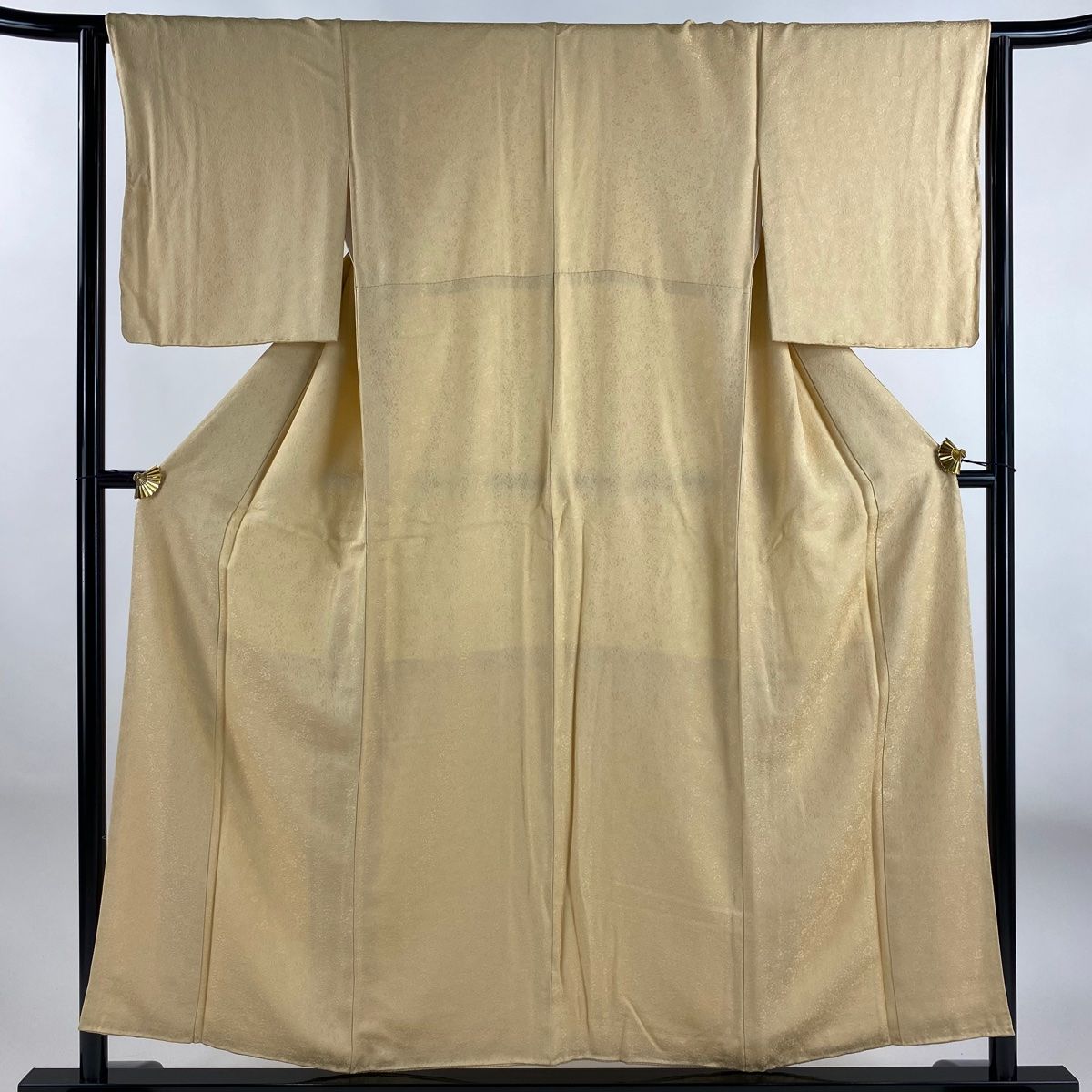 色無地 身丈154.5cm 裄丈63.5cm S 袷 地紋 薄オレンジ 正絹 秀品