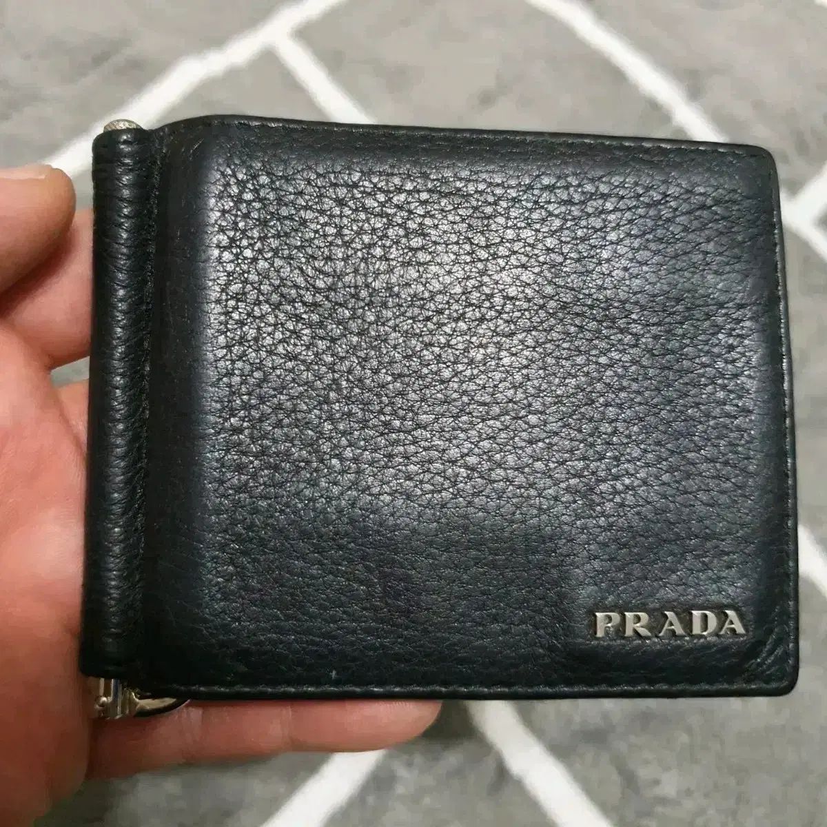 PRADA 紳士 マネークリップ PRADA（マネークリップ）のフリマアイテム一覧