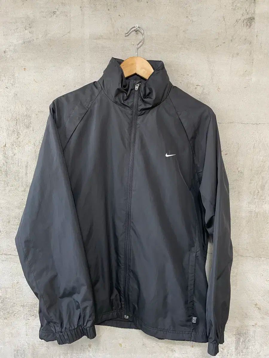 Nike(ナイキ） ウインドブレーカー L
