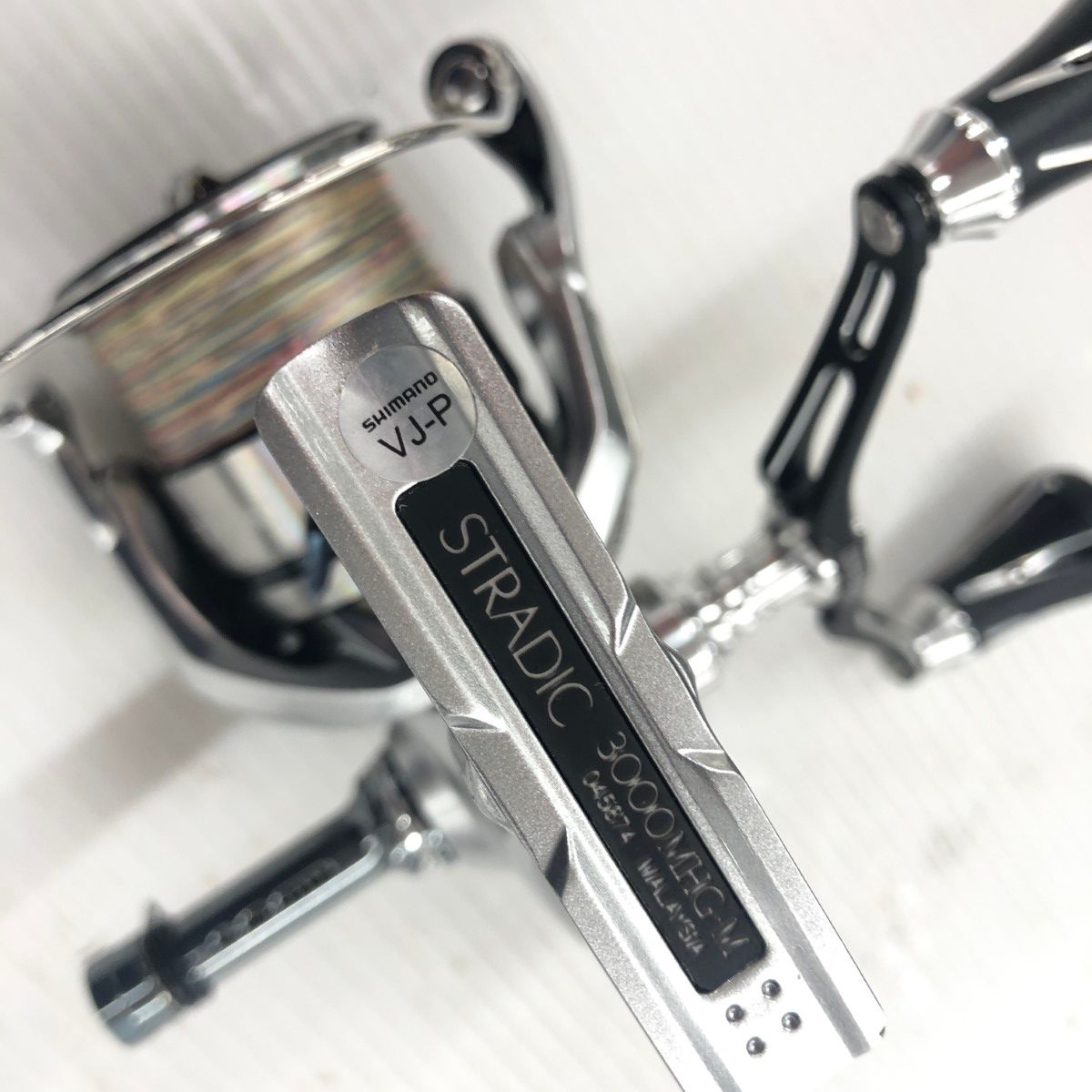 SHIMANO - σσ【中古】SHIMANO  スピニングリール 23ストラディック 3000MHG 美品 程度A ゴメクサスハンドルノブ・ドレスハンドル付 045874 目立った傷や汚れなし σσ【中古】SHIMANO スピニングリール 23ストラディック 3000MHG