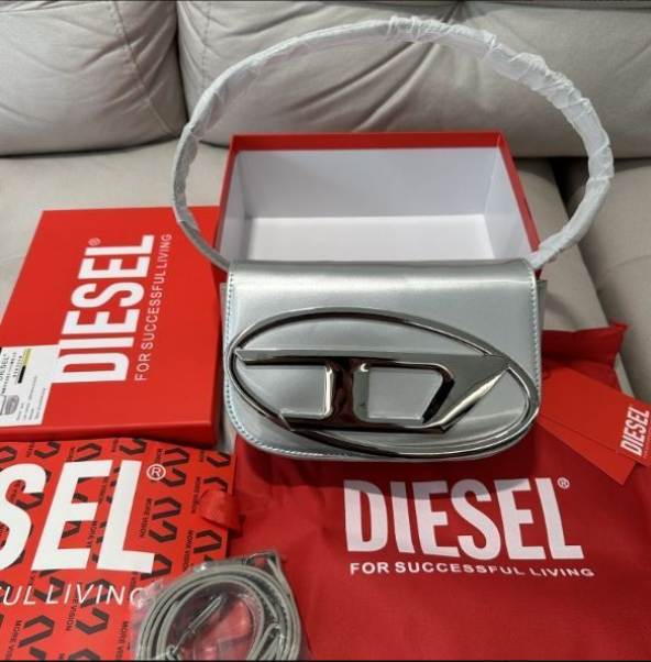 新品未使用 DIESELディーゼル 1DR キャンバス ショルダーバッグ ハンドバッグ ボディバッグ シルバー ディーゼル 1DR ミニショルダーバッグ シルバー