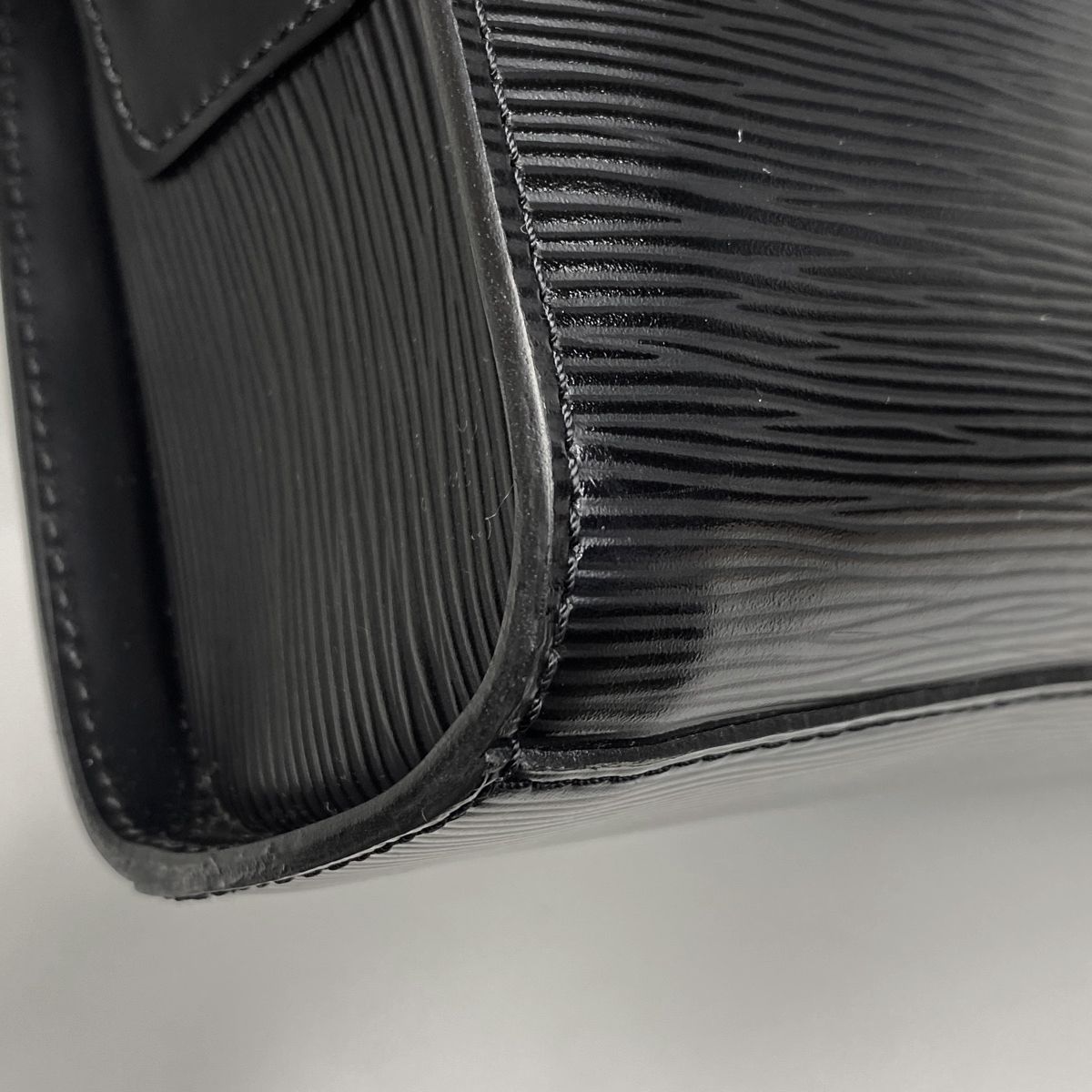 美品【正規品】ルイ・ヴィトン　バサーノMM　エピ　ノワール LOUIS VUITTON ルイ・ヴィトン バサーノMM エピ ノワール ビジネス