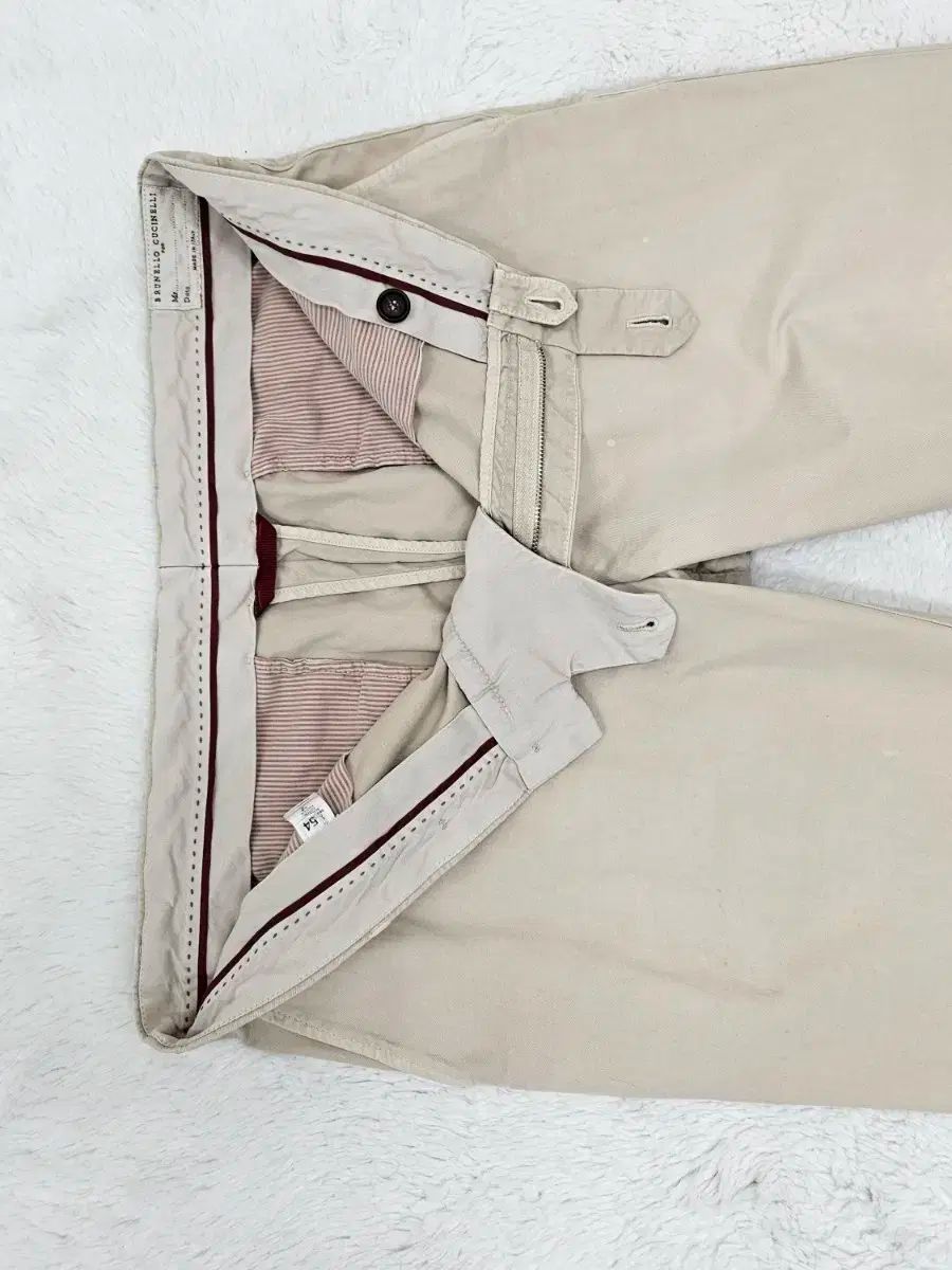 美品【ブルネロクチネリ】メンズ　ベージュ　ズボン　50サイズ メンズ パンツ＆バミューダショートパンツ | Brunello Cucinelli