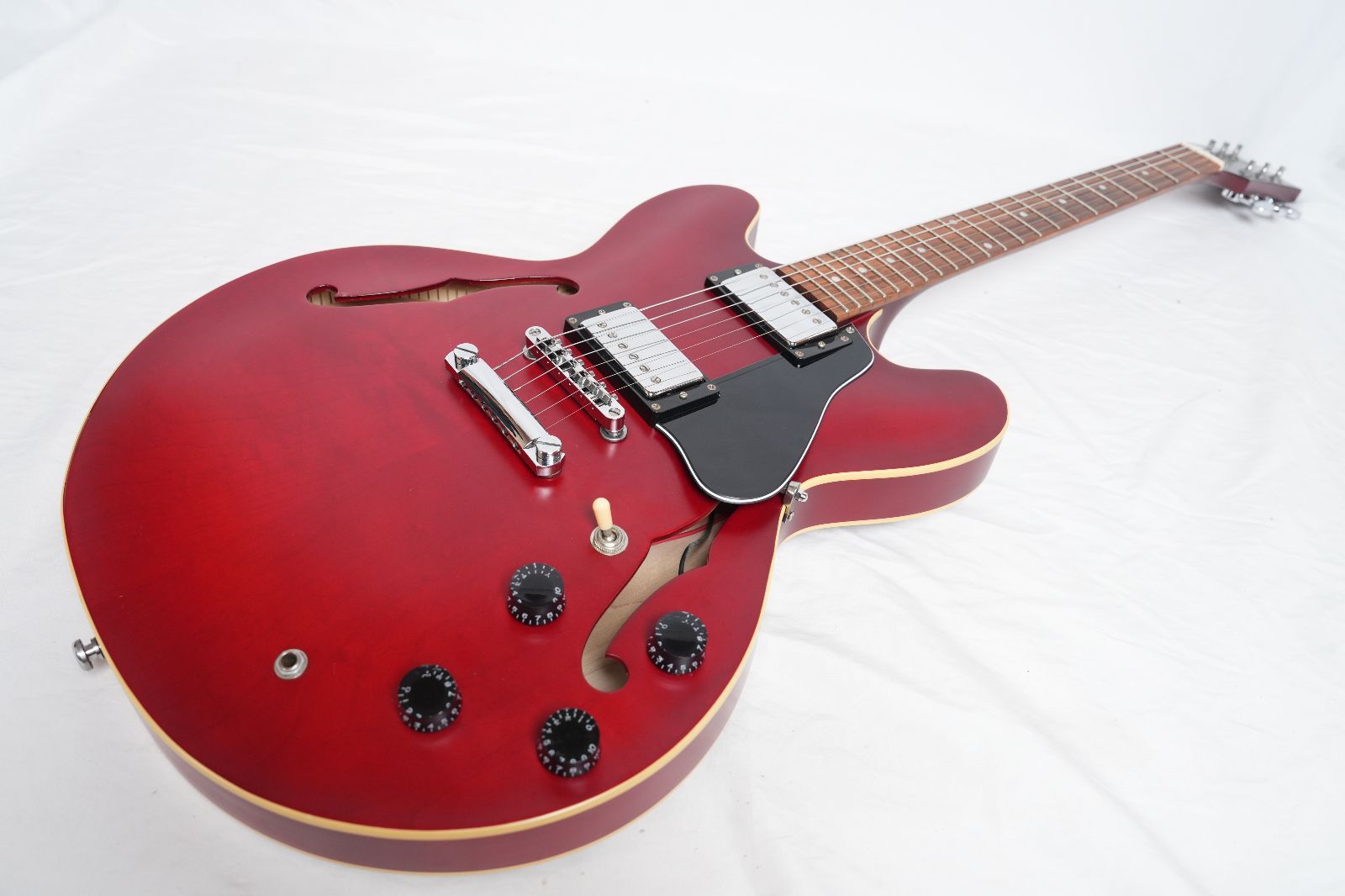 セミアコ ES-335 モデル cherry Kaalena(カーレナ) セミアコ ES-335 モデル cherry Kaalena(カーレナ) - メルカリ