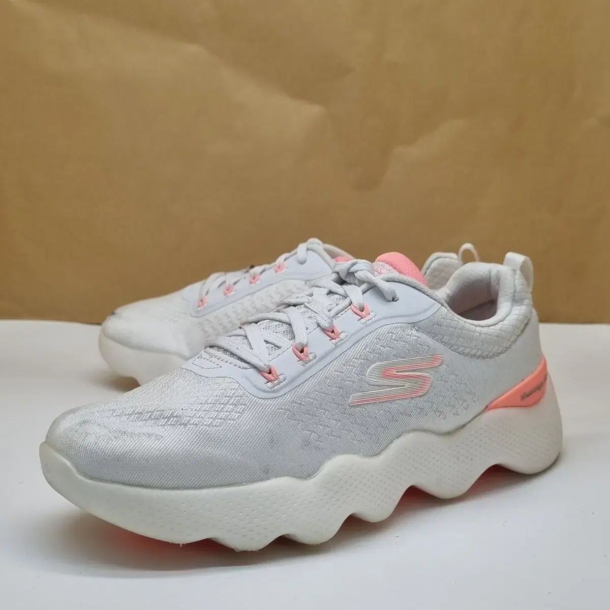 スケッチャーズ ゴーウォーク マッサージフィット ランニングシューズ 250