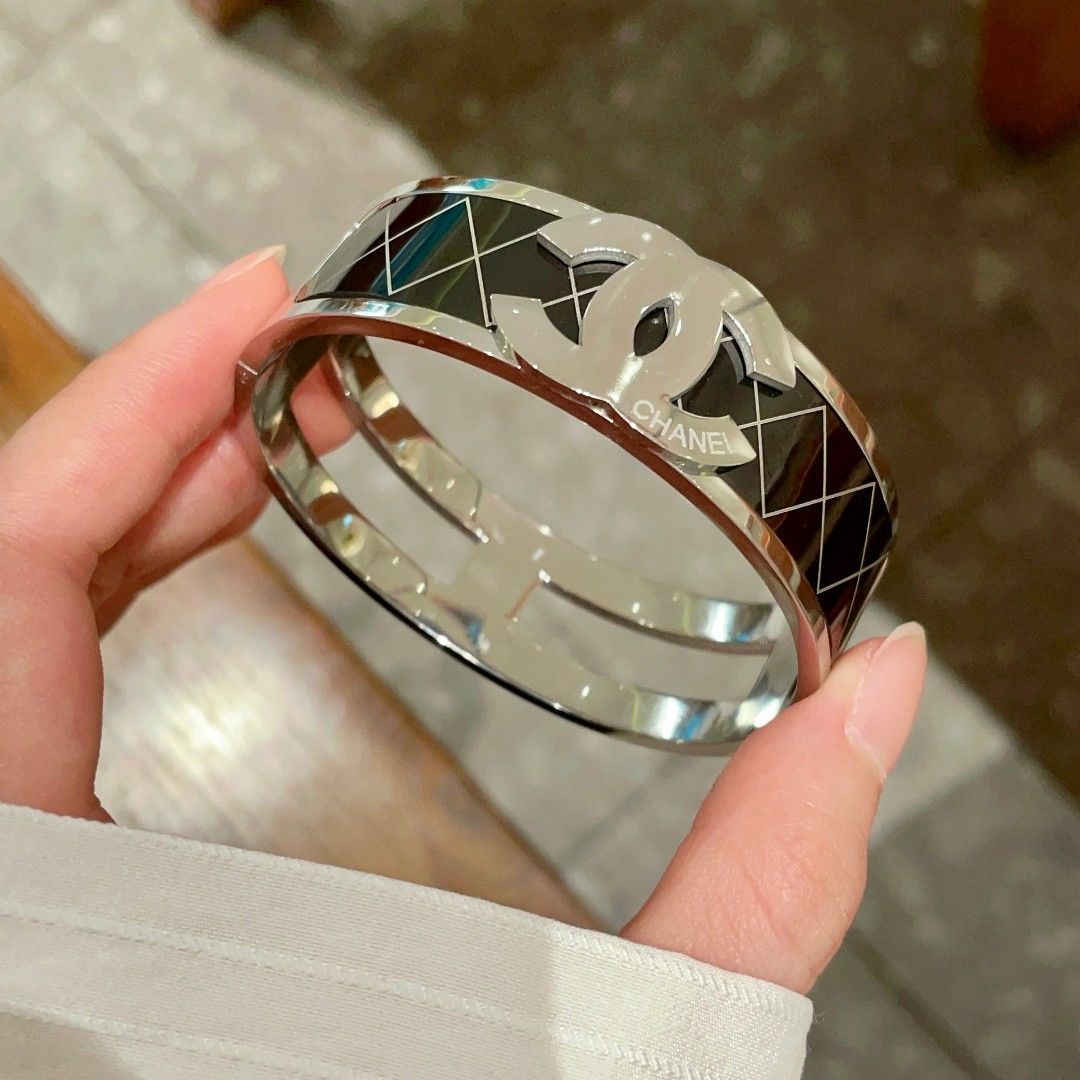 今日特価】CHANEL シャネル 新モデル 幅広菱格模様ブレスレット 超