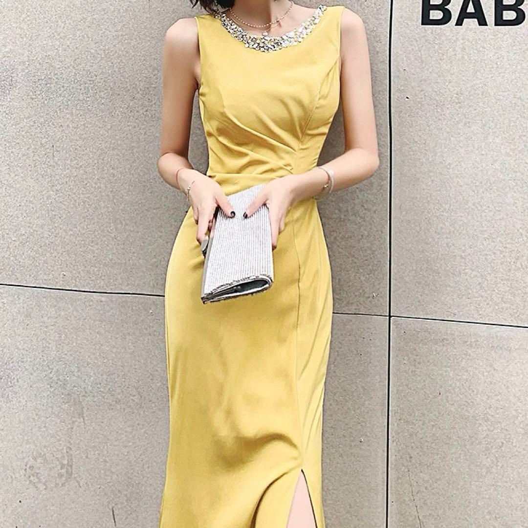 首元のビジューが美しいスリット入りイブニングドレス?.?