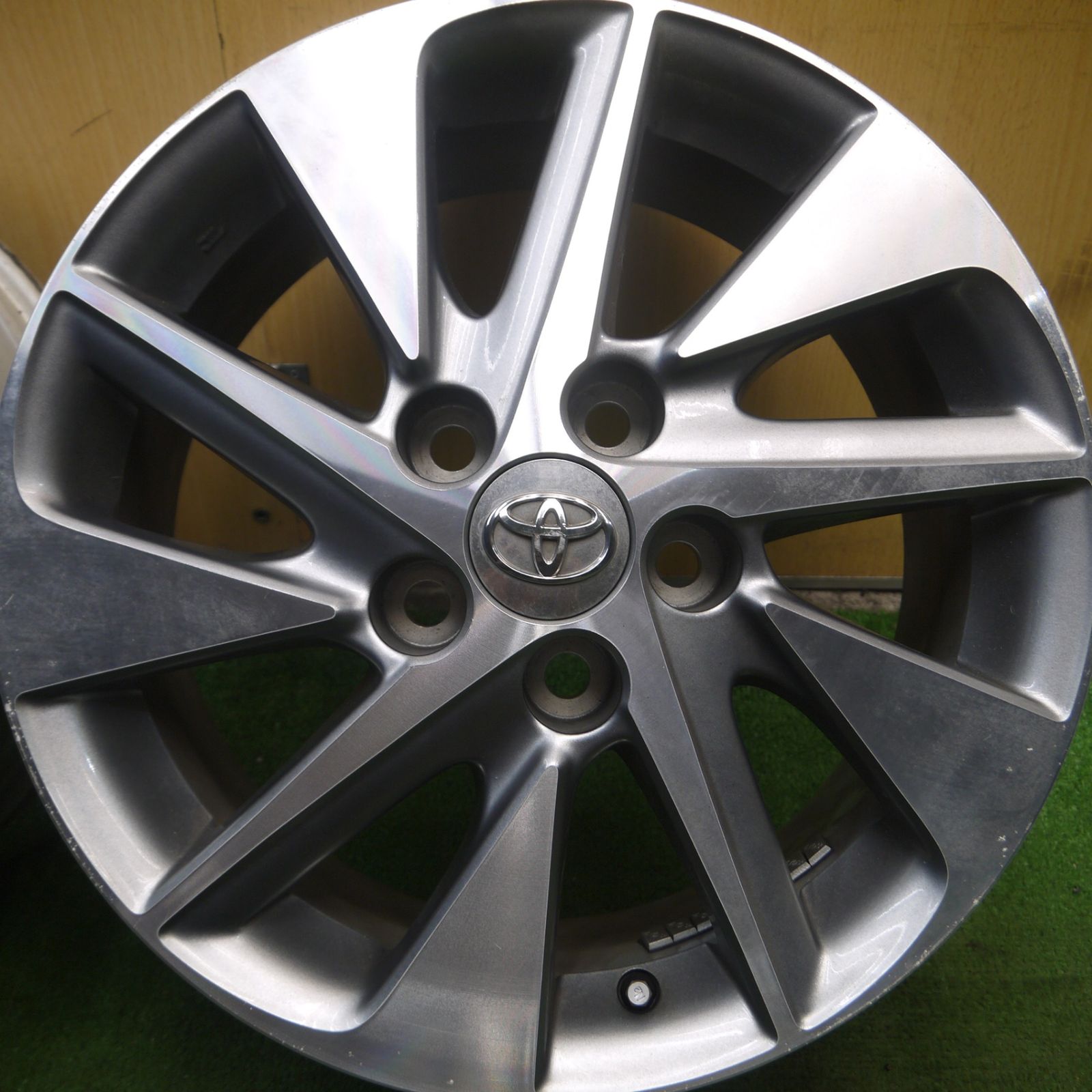 送料無料* 4本価格☆トヨタ 20系 アルファード ハイブリッド