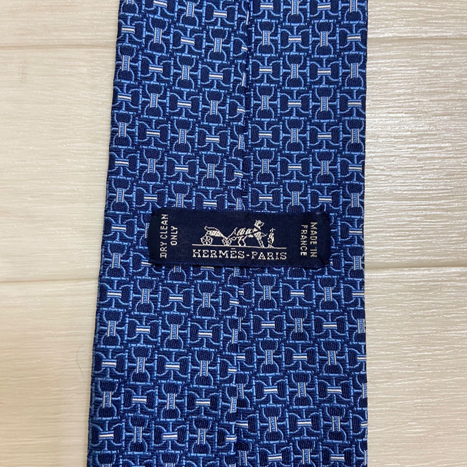 【極美品】HERMES エルメス ネクタイ 総柄 シルク100% ブルー 高級感 エルメス 総柄ネクタイ シルク100% ブルー系 Hermes【AFI7