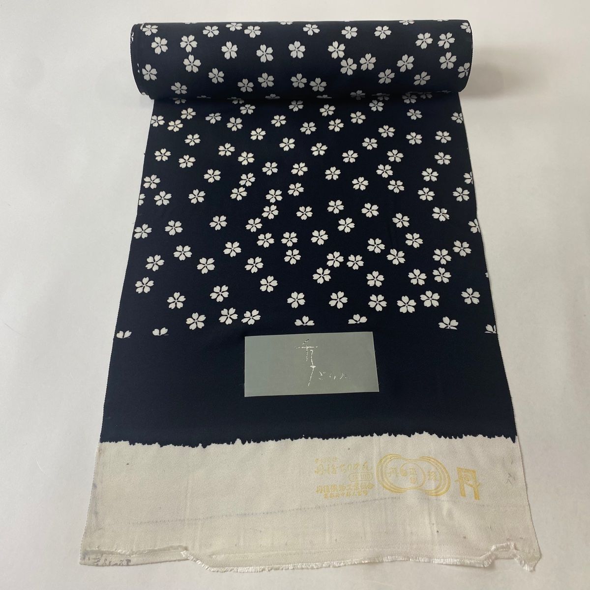 反物 美品 名品 小紋 千子ごのみ 桜 黒 正絹 【中古】 - メルカリ 