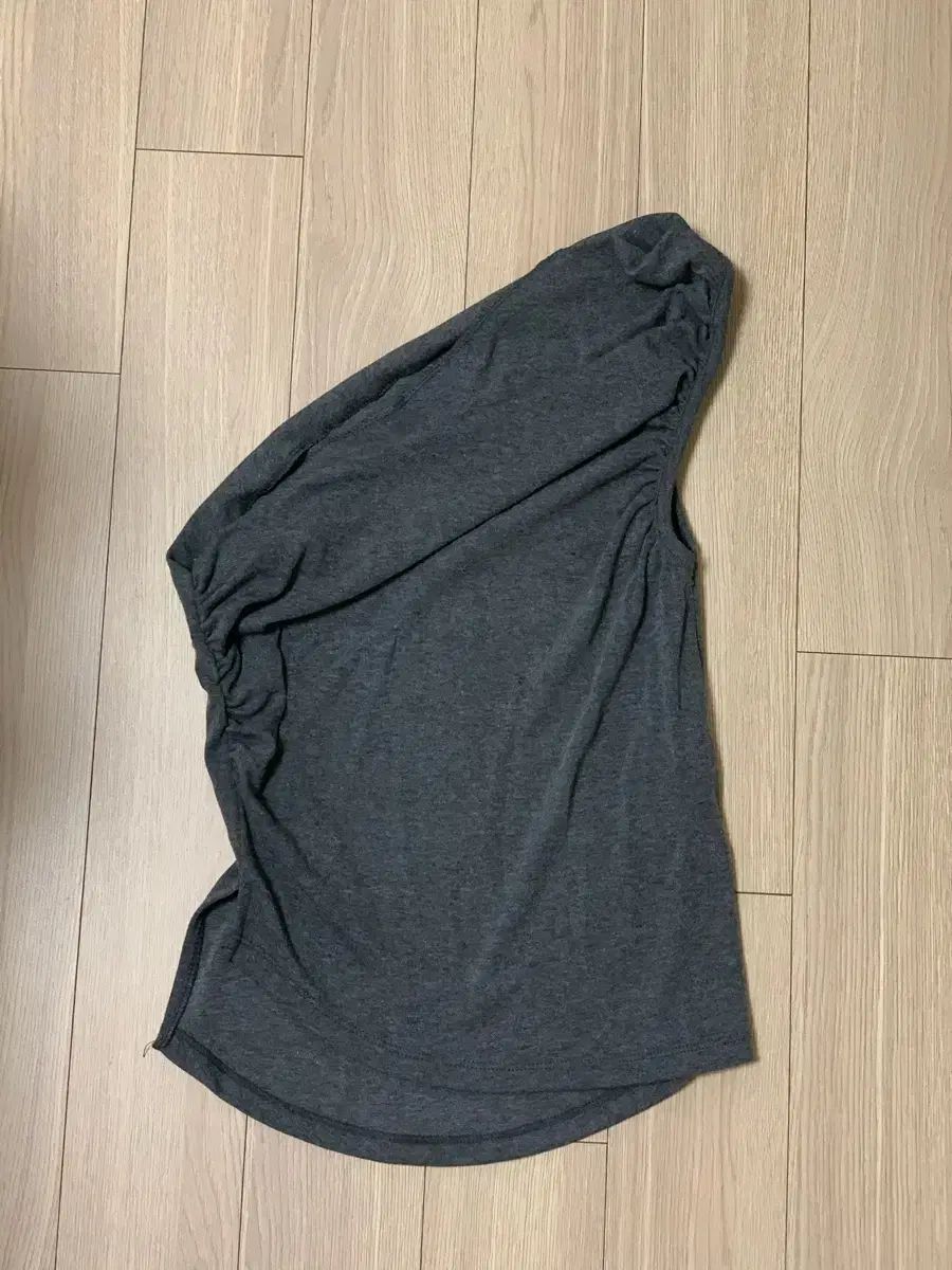 韓国商品/THREE TIMES Drape top threetimes(スリータイムズ) one ー shoulder drape top - メルカリ
