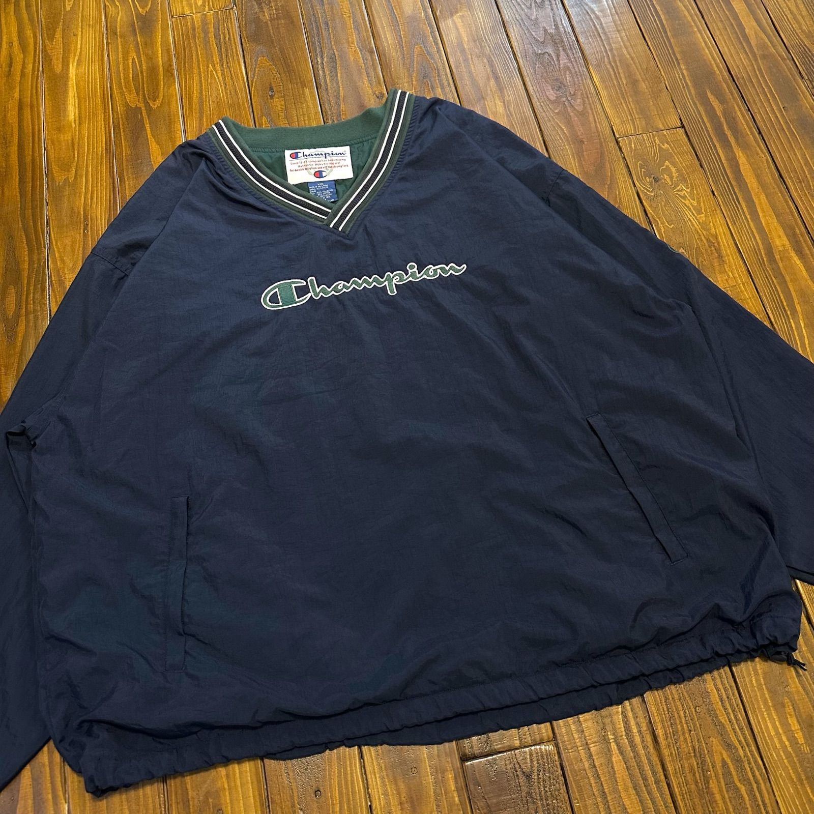 ナイロンプルオーバー