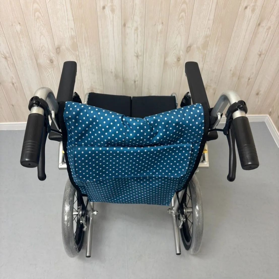介護用品 ノーパンクタイヤ