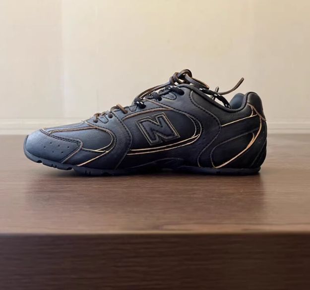 新品】Miu Miu × New Balance 530 SL コラボ レトロ ランニング 新品】Miu Miu × New Balance 530 SL コラボ レトロ ランニング