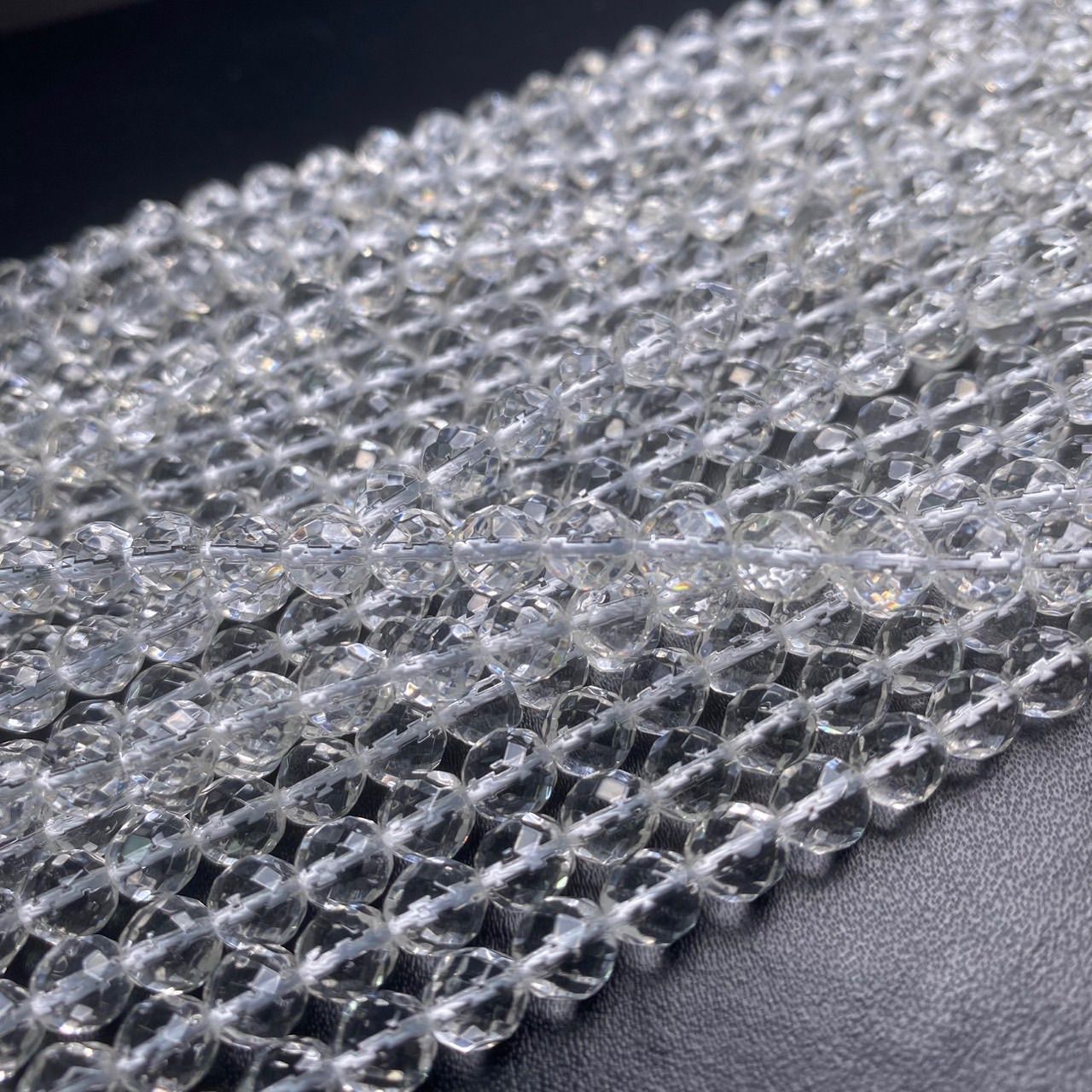水晶 ラウンドカット 6mm 連売り ブレスレット2本分 - メルカリ