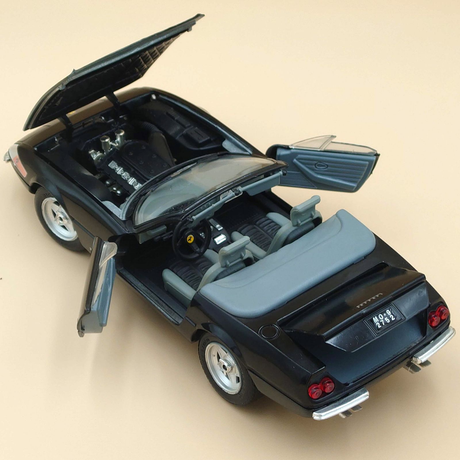1/18 フェラーリデイトナ365GTS/4 カブリオレ ブラック FERRARI