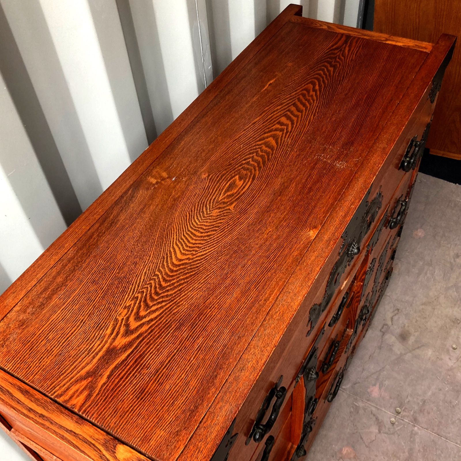 取付無料！民芸家具 楡(ニレ)材総無垢 和モダン アンティーク車箪笥 和