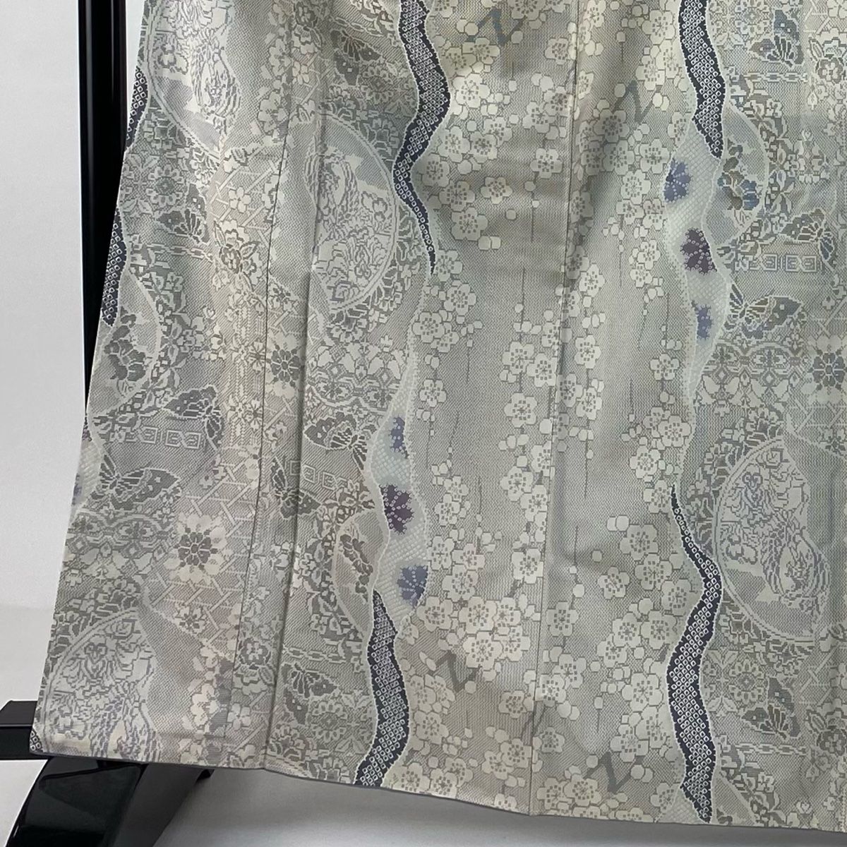 紬 身丈164cm 裄丈66cm M 袷 バチ衿 梅 蝶 灰白 正絹 秀品
