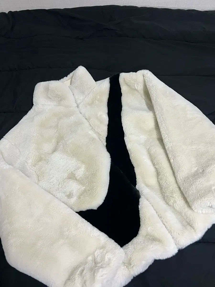 精力的な NIKE ナイキ スウッシュ アイボリー ファー ジャケット s