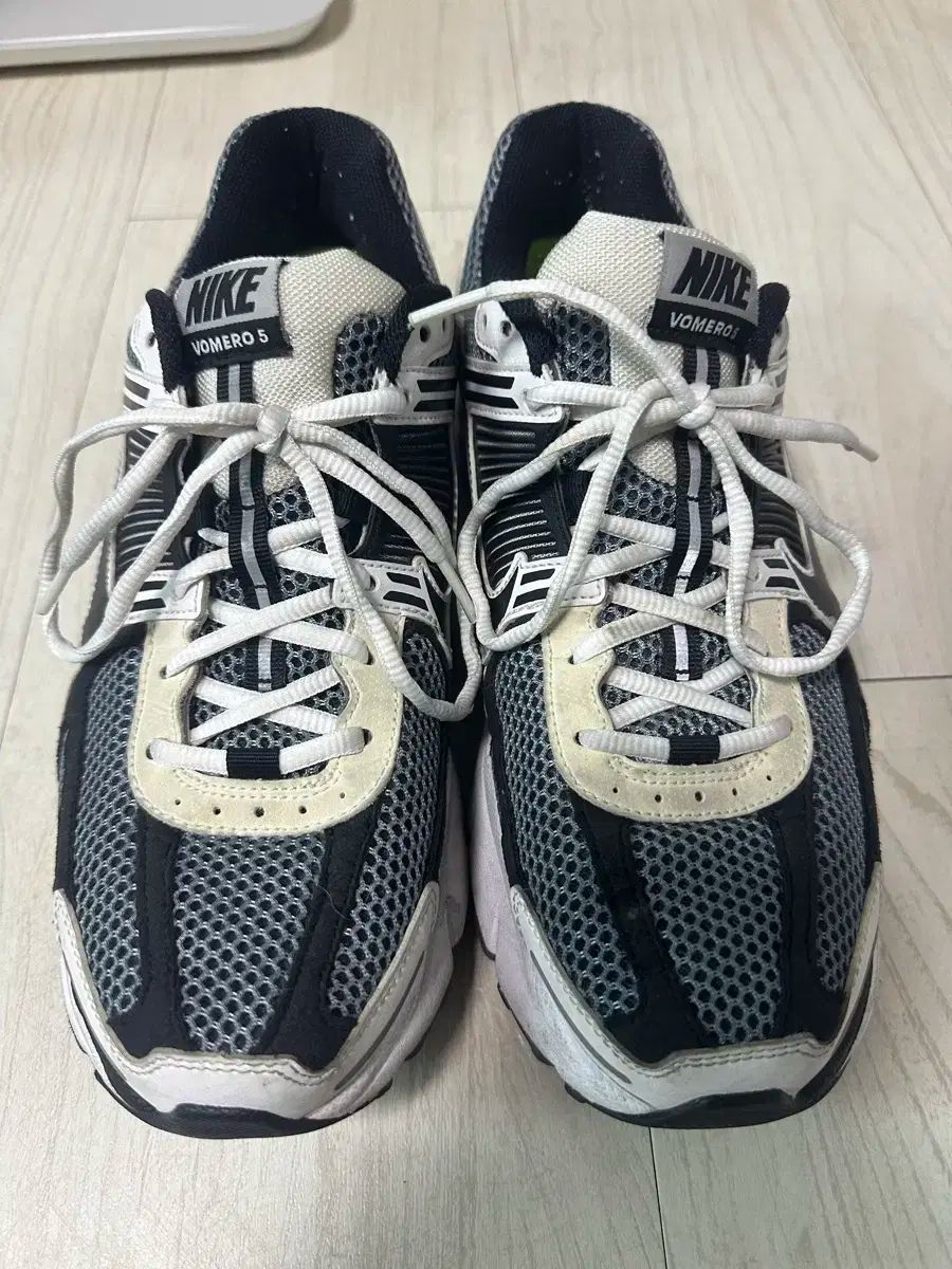 275 NIKE ナイキ ズーム ボメロ 5