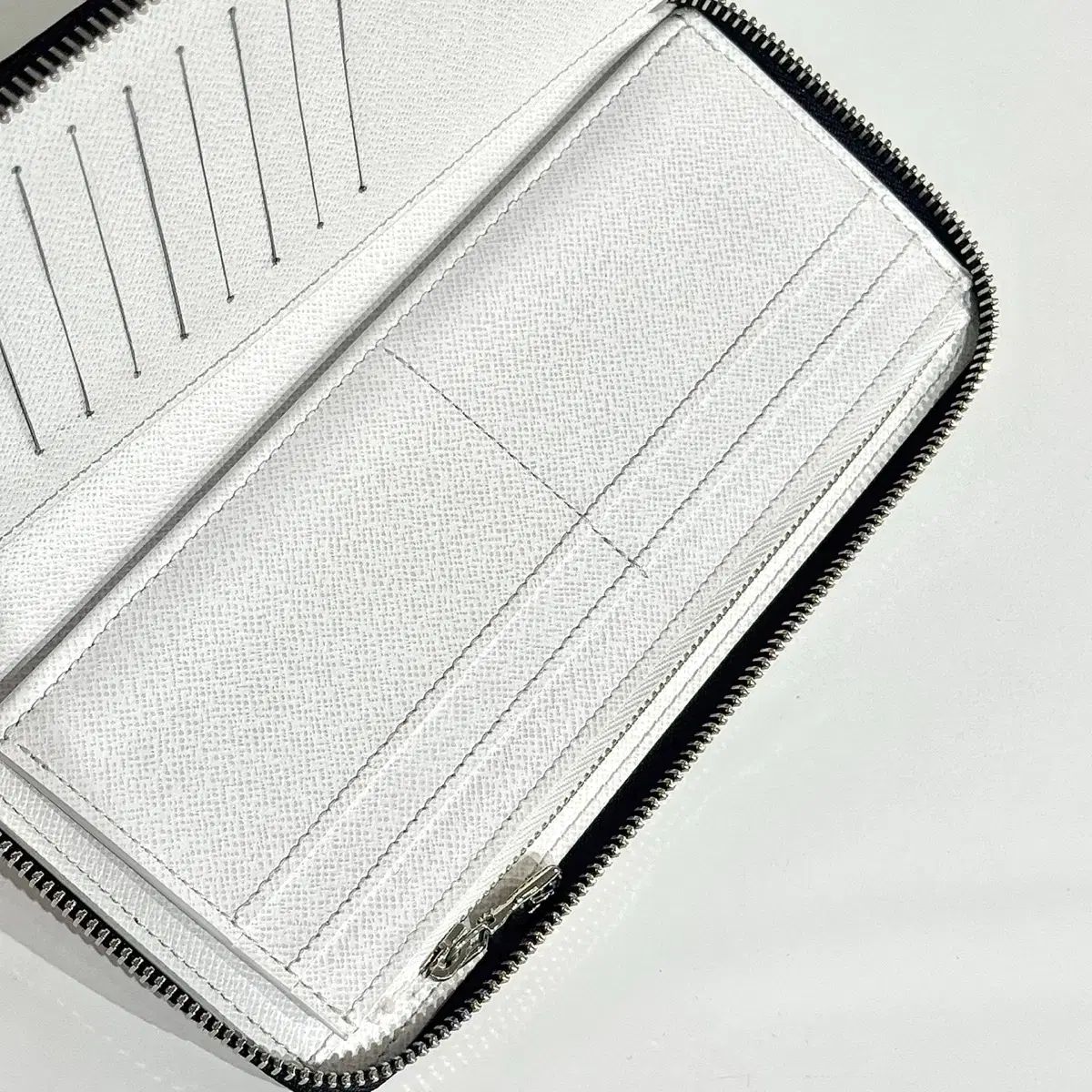 ほぼ新品 Louis Vuitton(ルイヴィトン) 南極大陸 ラウンド