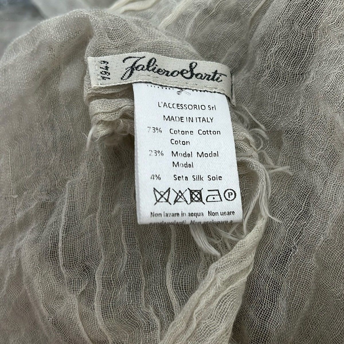 - ライトグレー