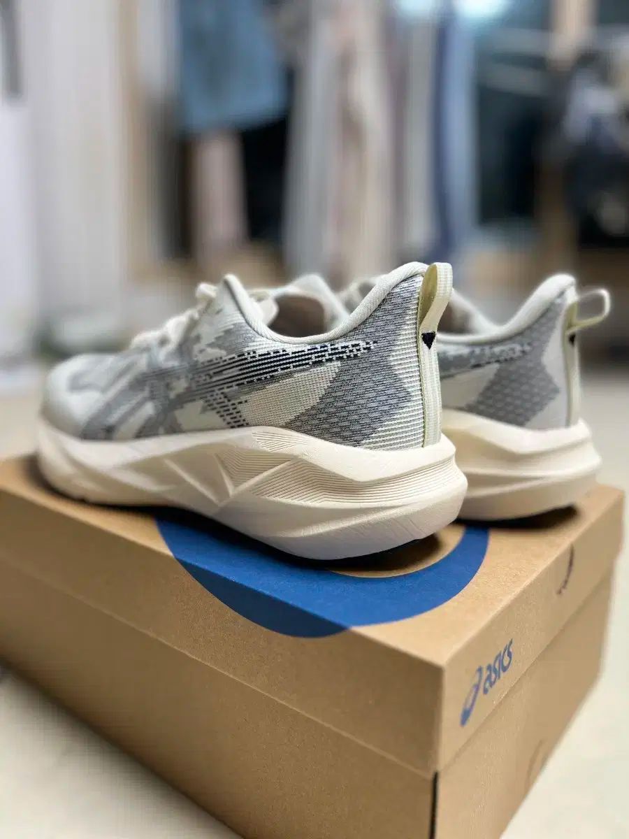 アシックス ノヴァブラスト 5 LE オートミール ブラック 275