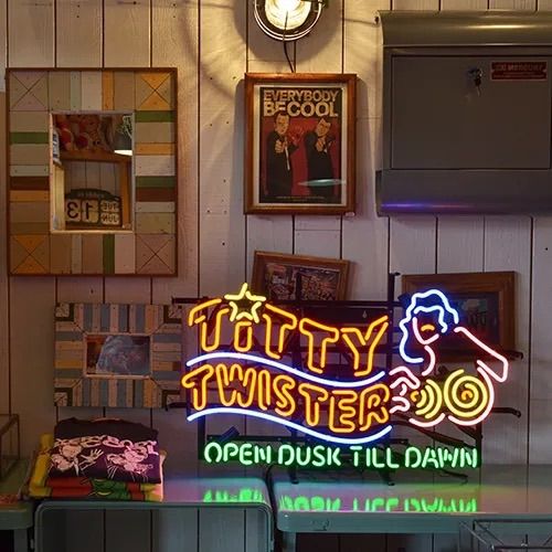 TITTY TWISTER NEON SIGN フロムダスクティルドーン ネオンサイン