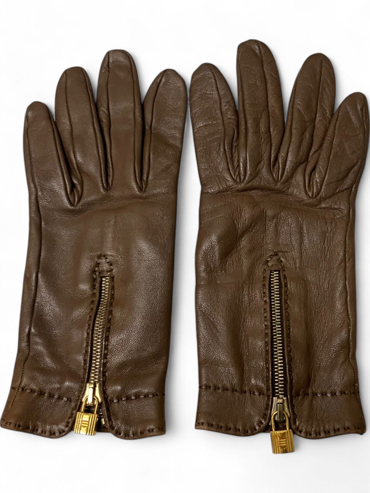 HERMES ケリーグローブ　カデナチャーム HERMES（エルメス） 美品 ケリー カデナチャーム グローブ 手袋 サイズ