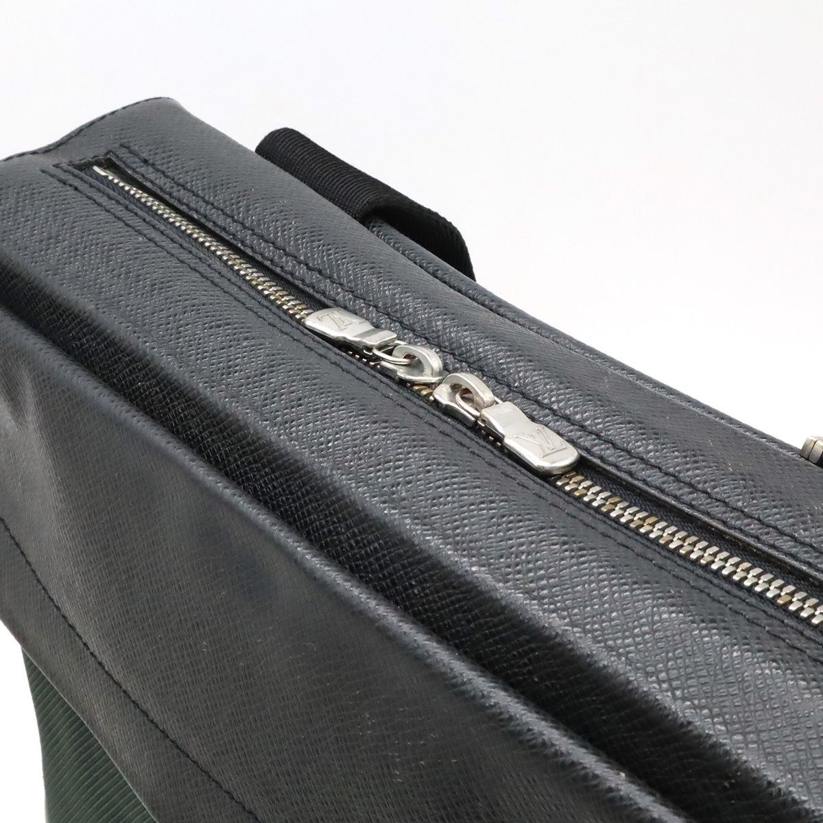 LOUIS VUITTON ルイ ヴィトン タイガ ベルーガ ショルダーバッグ