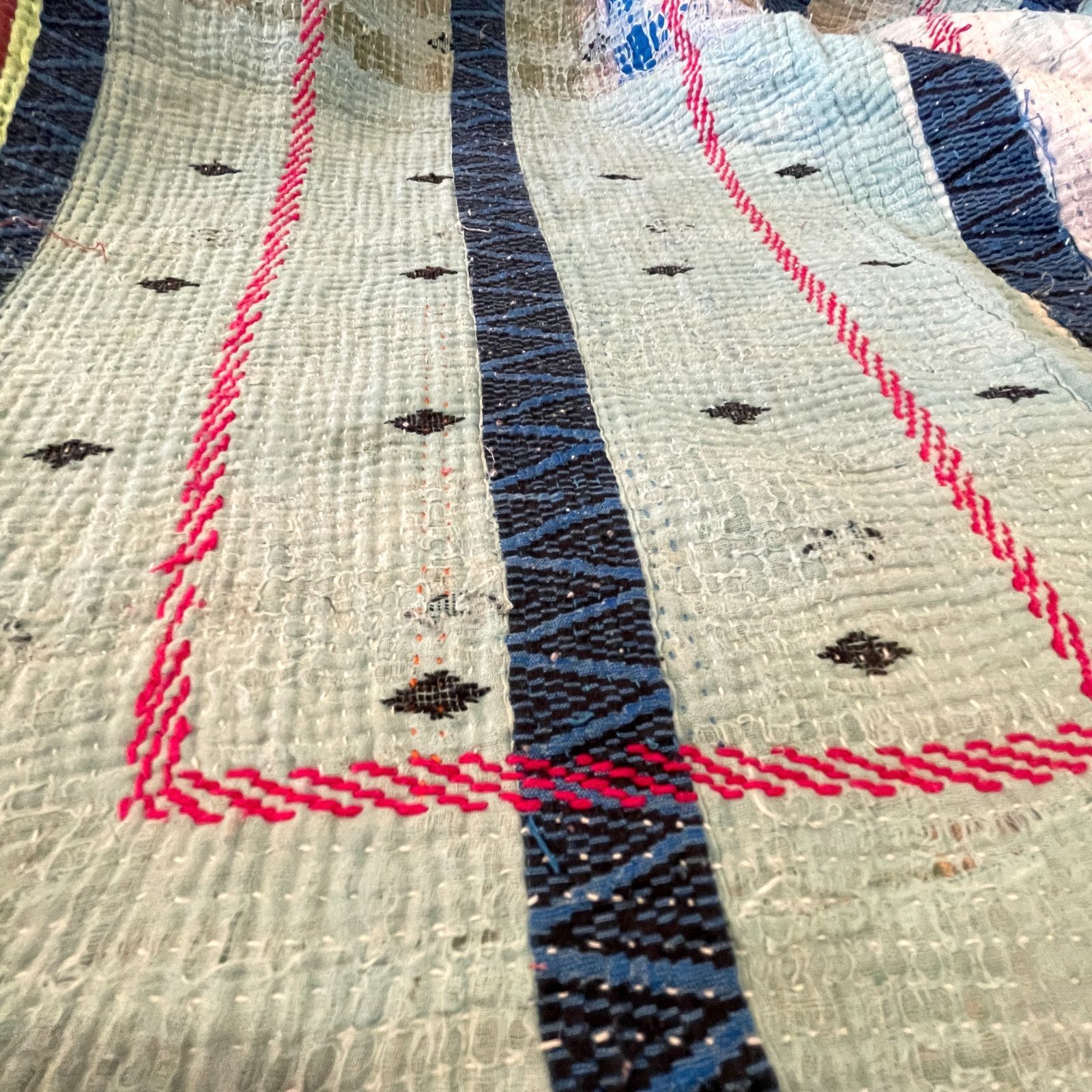 インド製ヴィンテージカンタラリーキルト ストライプマルチカバー インド製ヴィンテージカンタラリーキルト ストライプマルチカバー