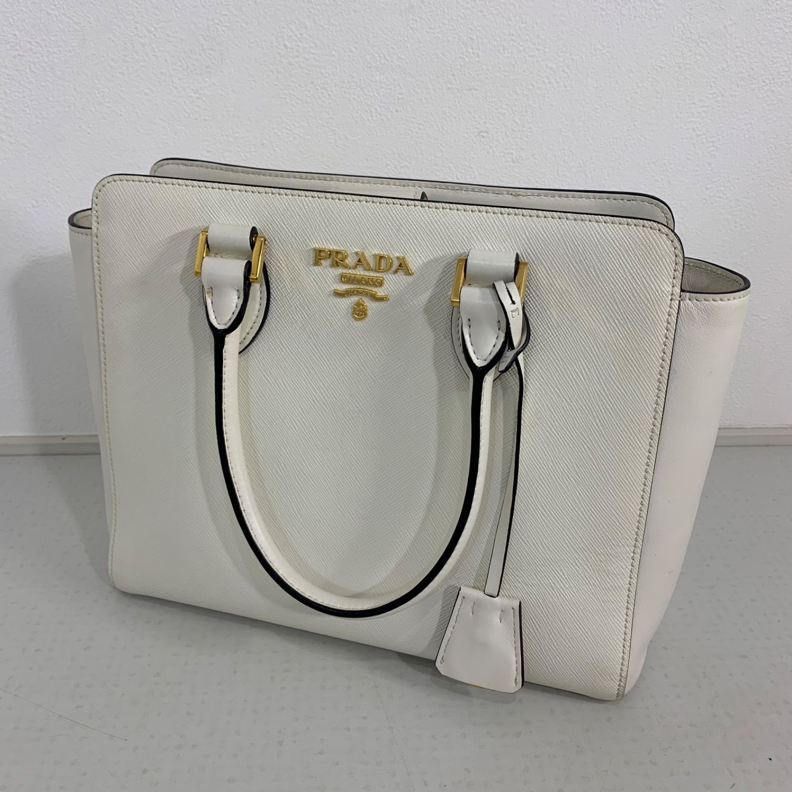 美品】中古 プラダ ショルダーバッグ レディース レザー サフィアーノ 
